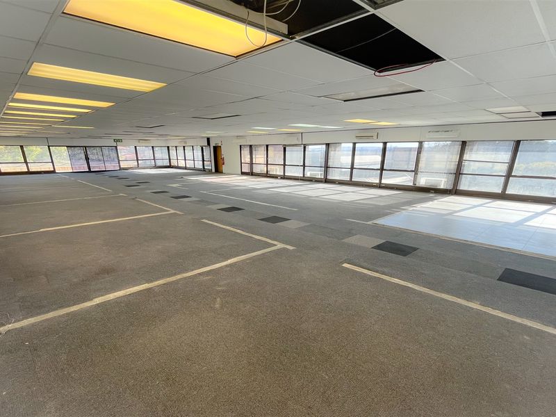 321m2 office space to let in Bedfordview - Photo 3