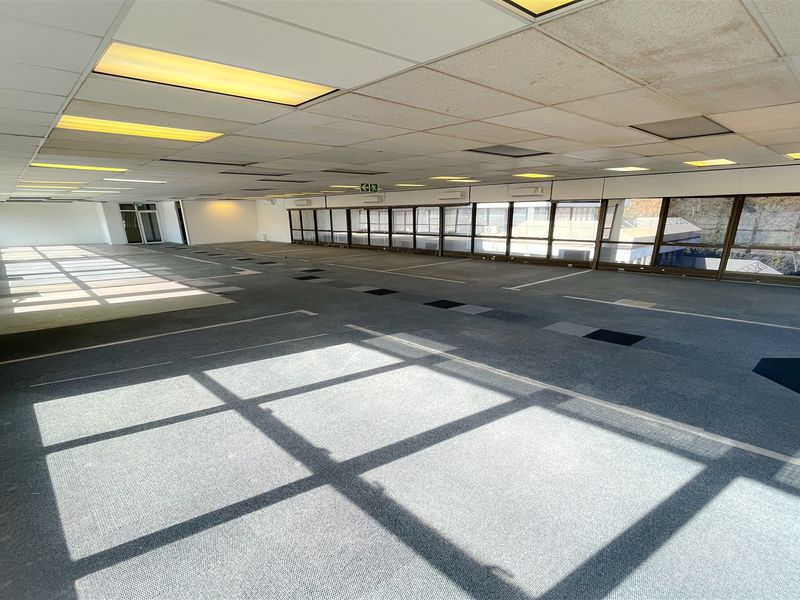 321m2 office space to let in Bedfordview - Photo 2