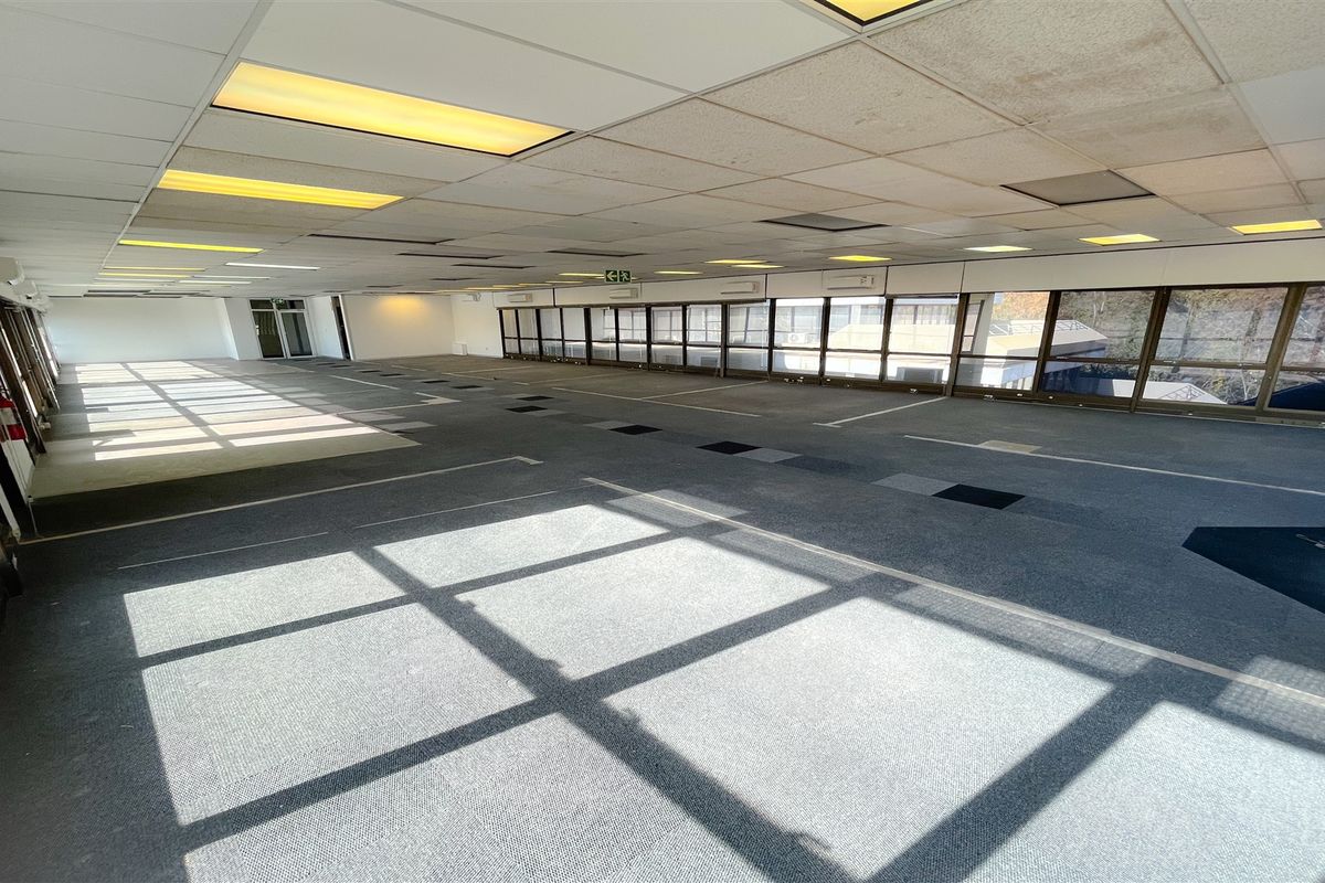 321m2 office space to let in Bedfordview - Photo 2