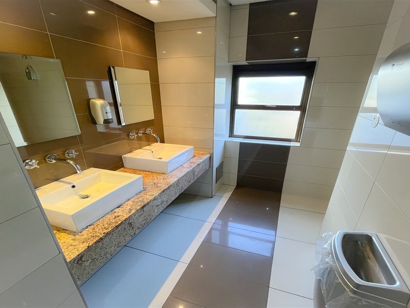 Office space to let - Photo 9