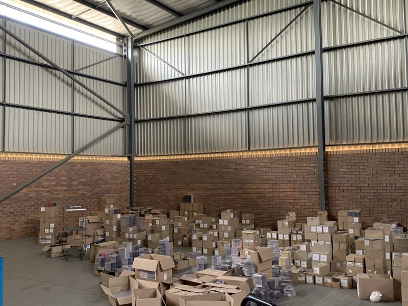 Warehouse to let in Pomona - Photo 10