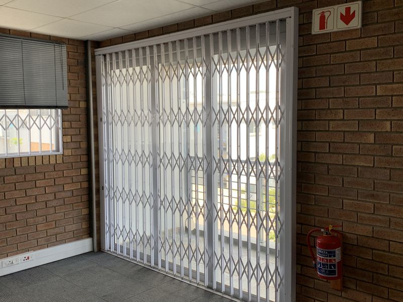 Warehouse to let in Pomona - Photo 8