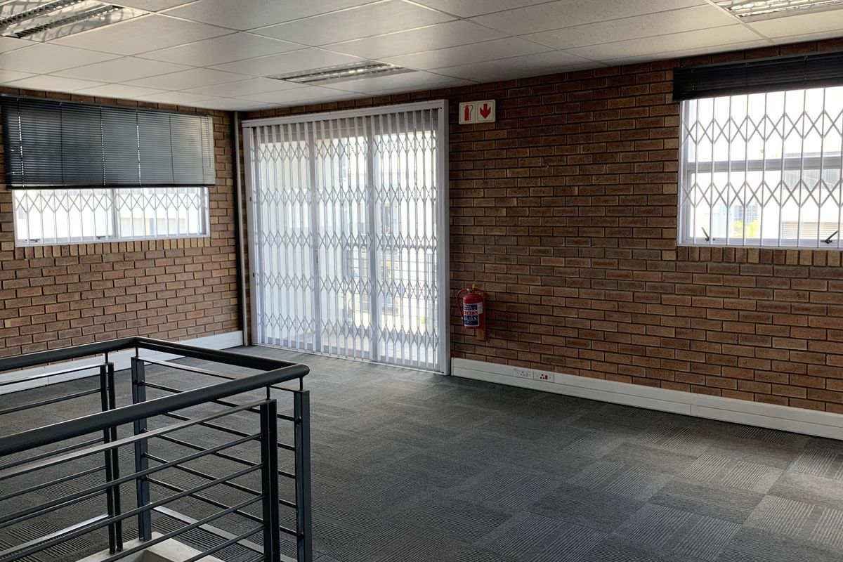 Warehouse to let in Pomona - Photo 3
