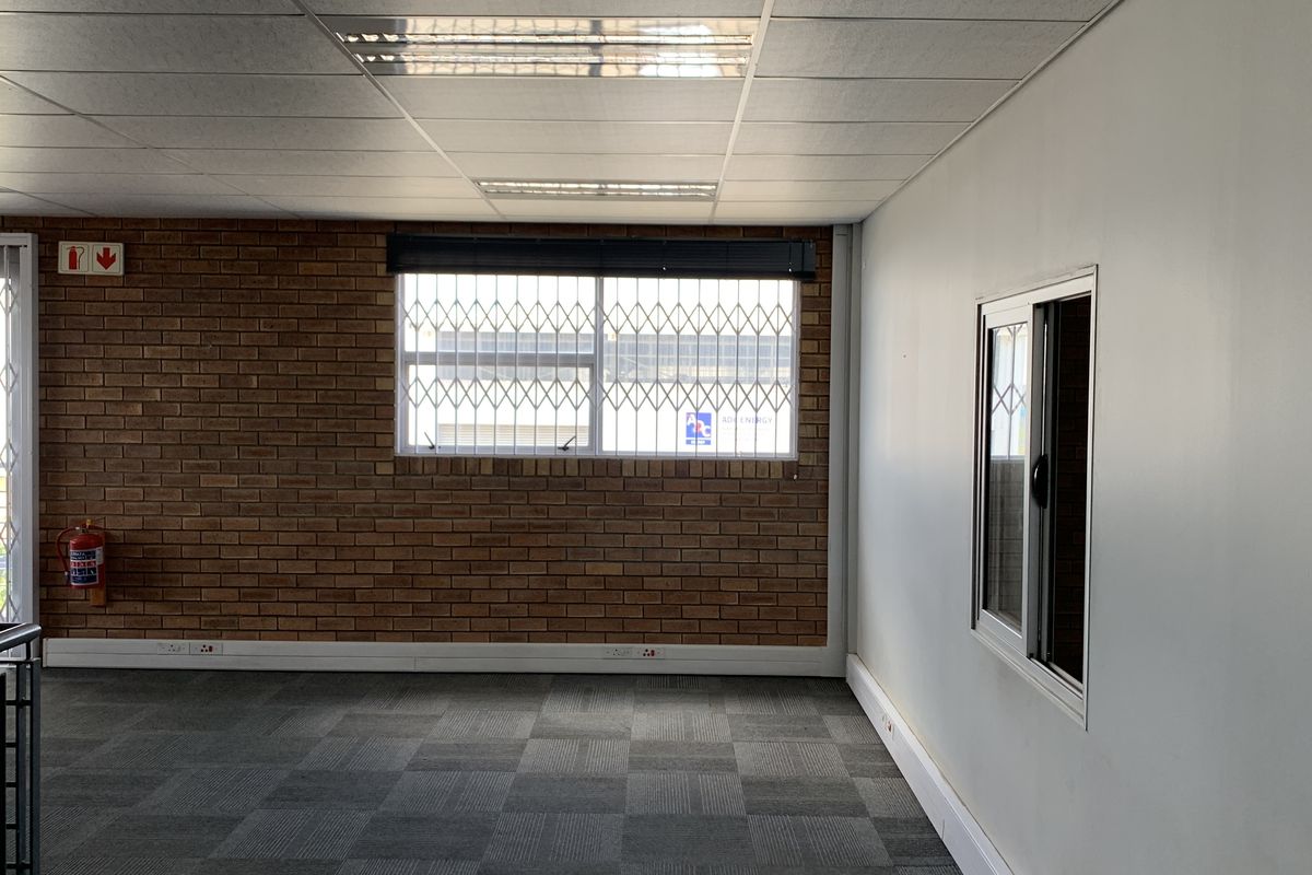 Warehouse to let in Pomona - Photo 4