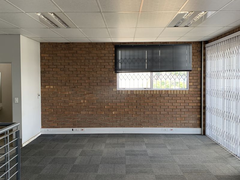 Warehouse to let in Pomona - Photo 5