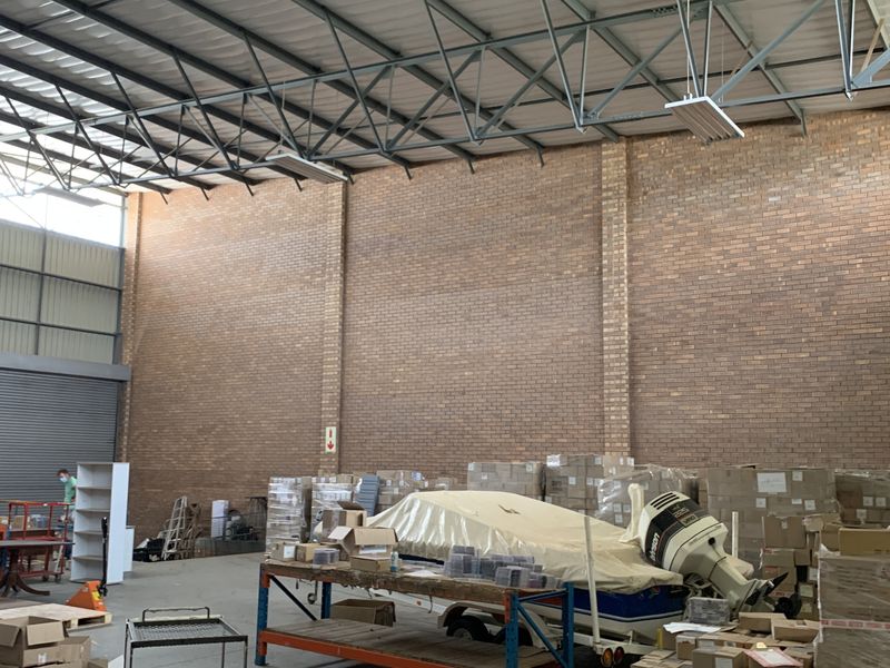 Warehouse to let in Pomona - Photo 2