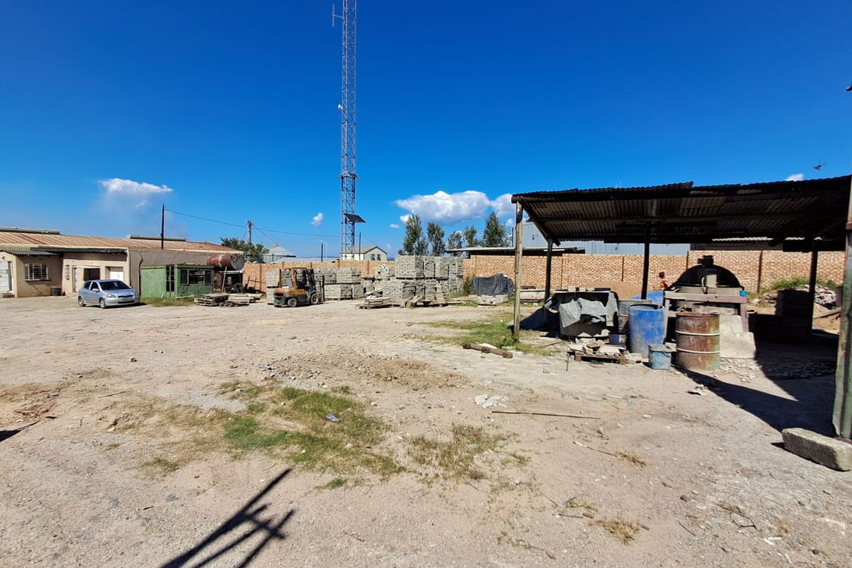 Industrial land with workshop in Piet Retief - Photo 2