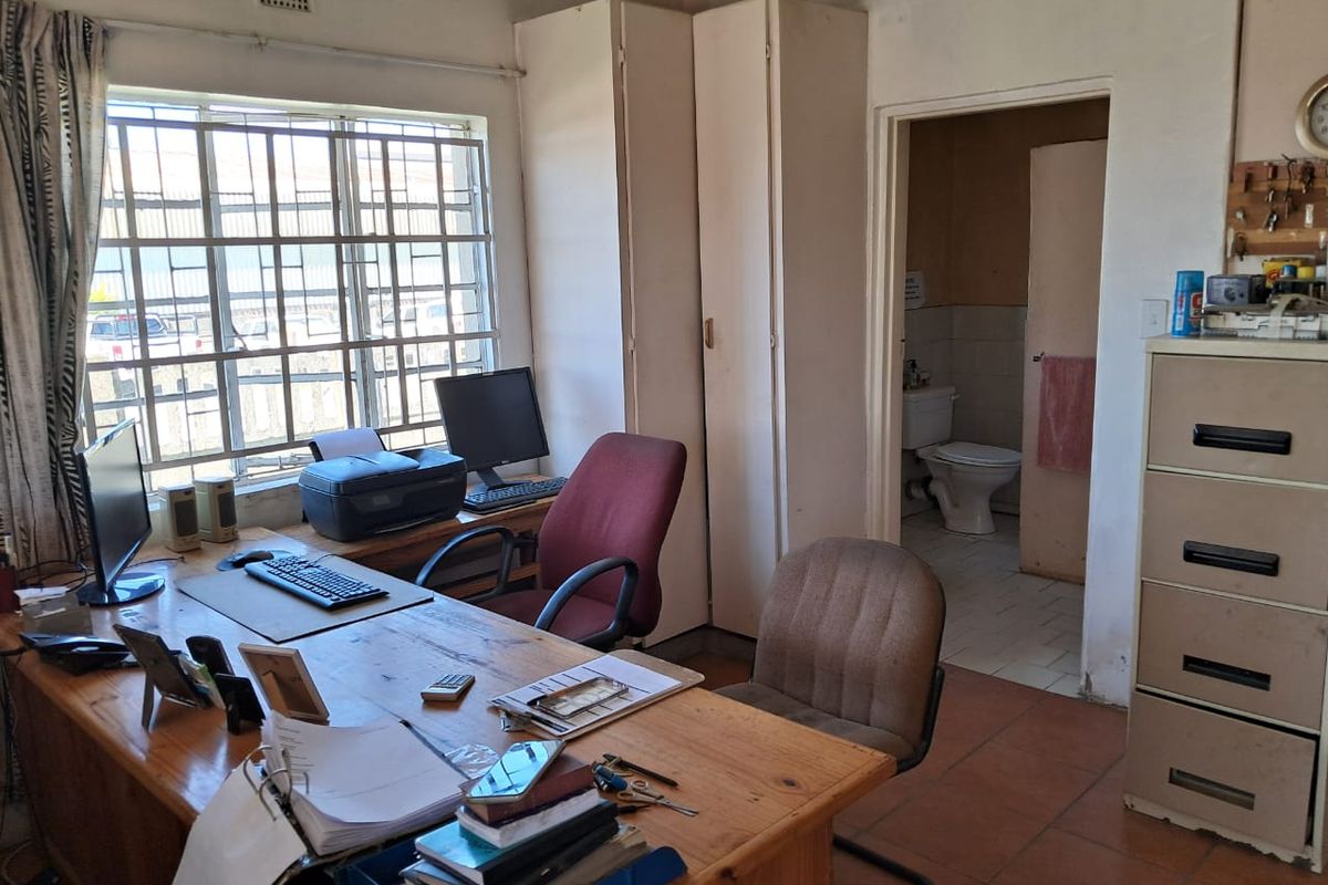 Industrial land with workshop in Piet Retief - Photo 5