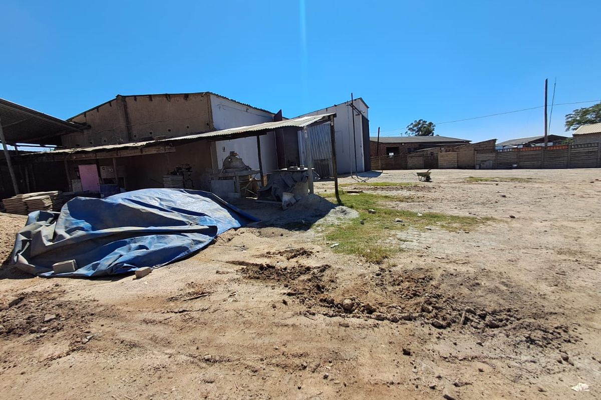 Industrial land with workshop in Piet Retief - Photo 4