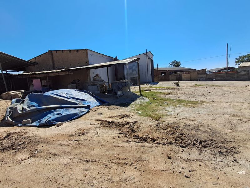 Industrial land with workshop in Piet Retief - Photo 4
