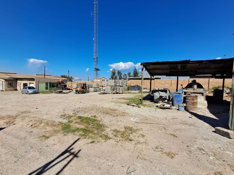 Industrial land with workshop in Piet Retief - Photo 2