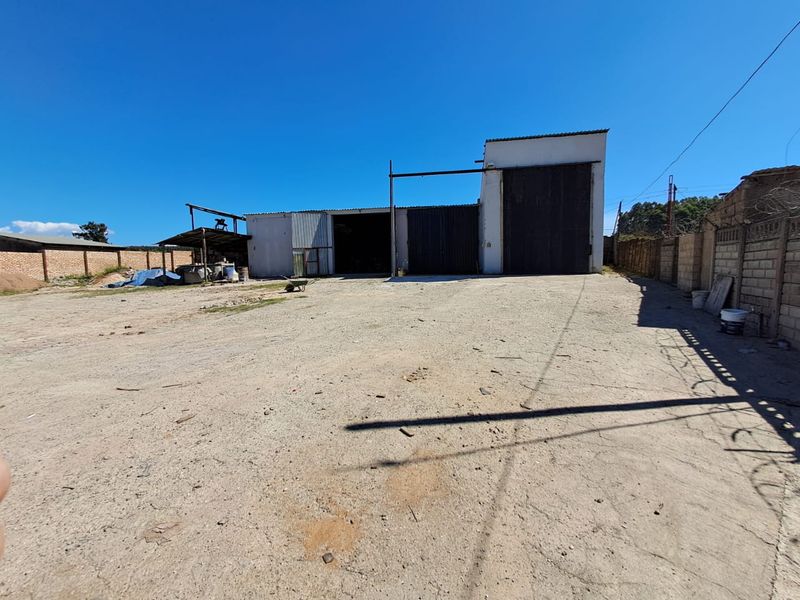 Industrial land with workshop in Piet Retief - Photo 1