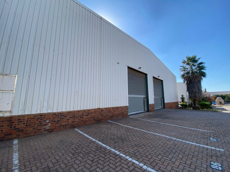 Prime Industrial Unit to Let in Alphen Square West, Midrand - Photo 2