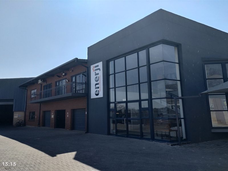 2290m2  Warehouse  - TO LEASE - Photo 2