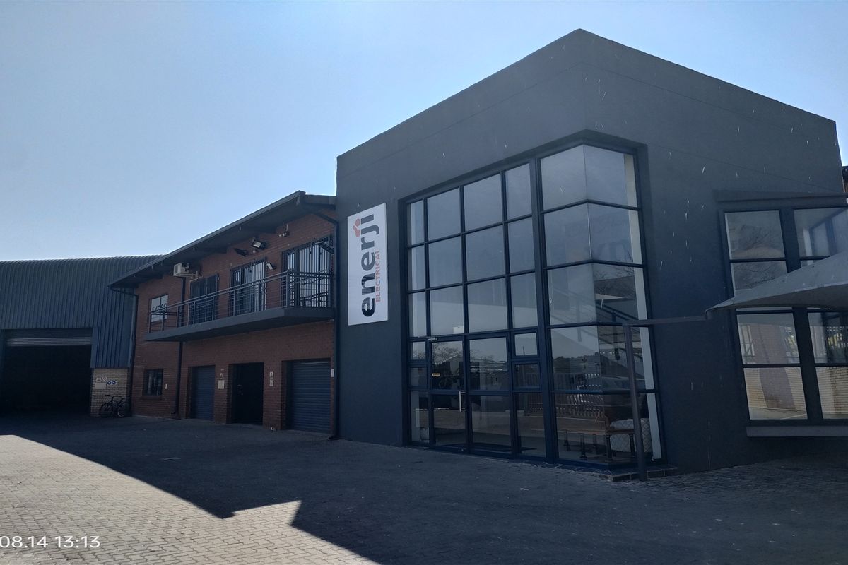 2290m2  Warehouse  - TO LEASE - Photo 2