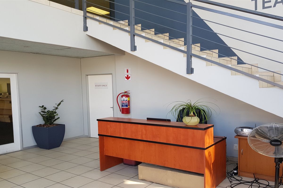 2290m2  Warehouse  - TO LEASE - Photo 3