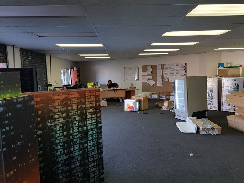 2290m2  Warehouse  - TO LEASE - Photo 9