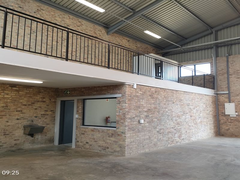 191m2  Warehouse  - TO LEASE - Photo 7