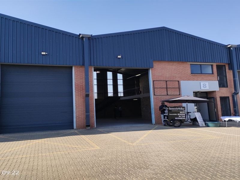 191m2  Warehouse  - TO LEASE - Photo 2