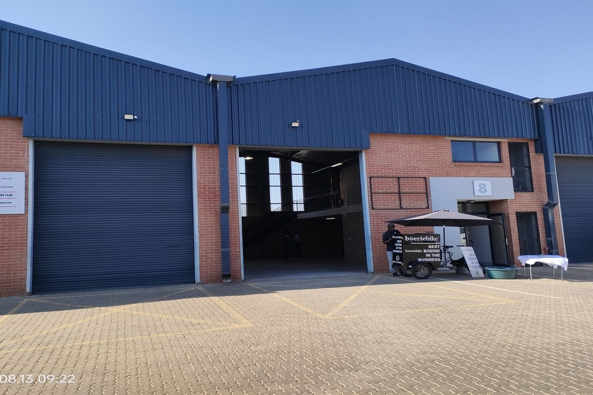 191m2  Warehouse  - TO LEASE - Photo 2