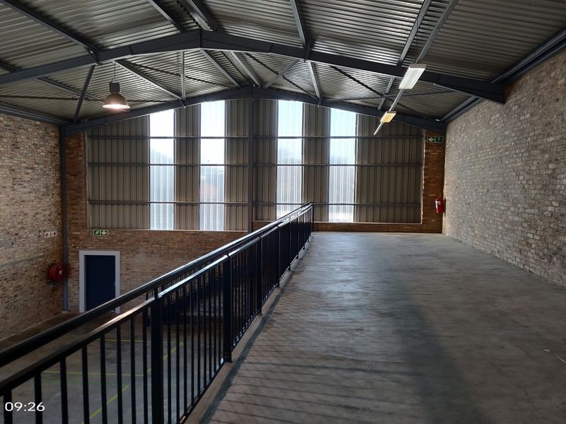 191m2  Warehouse  - TO LEASE - Photo 10