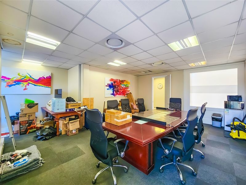 Functional 213m2 Office to Let in Fourways - Photo 8