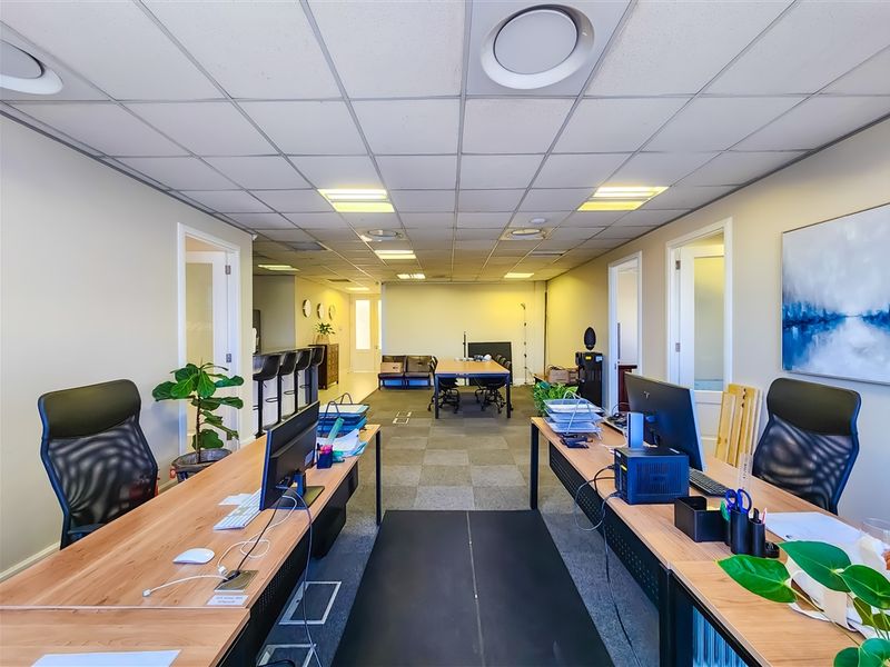 Functional 213m2 Office to Let in Fourways - Photo 6