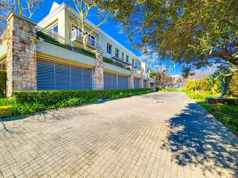 Functional 213m2 Office to Let in Fourways - Photo 3