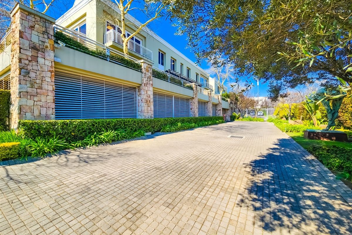 Functional 213m2 Office to Let in Fourways - Photo 3