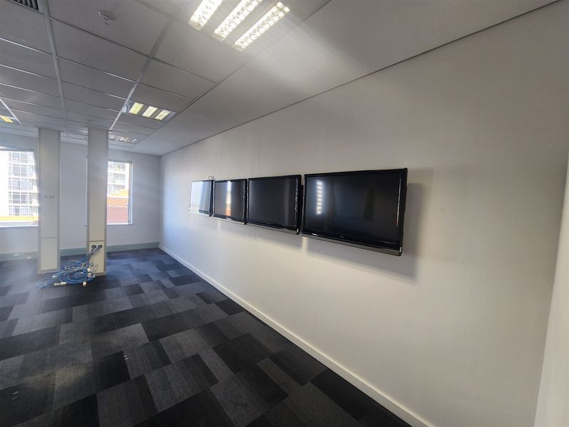 Office space to let in Sandton - Photo 7