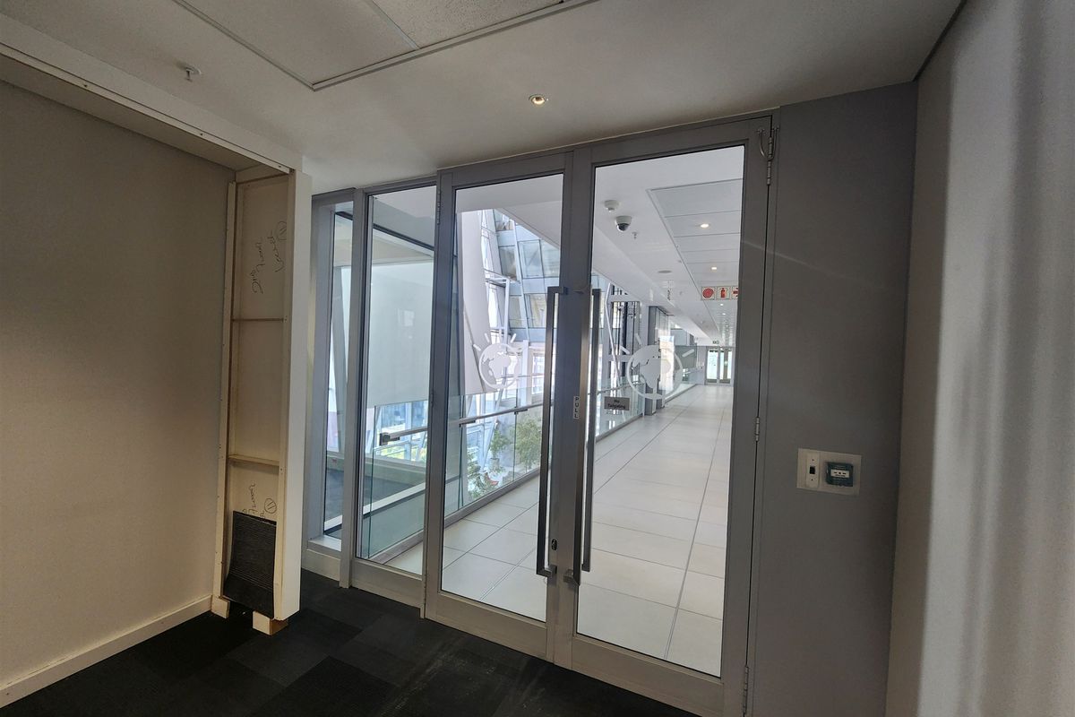 Office space to let in Sandton - Photo 4