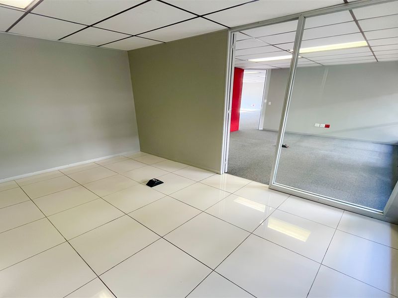 226m2 office space to let in Bedfordview - Photo 7
