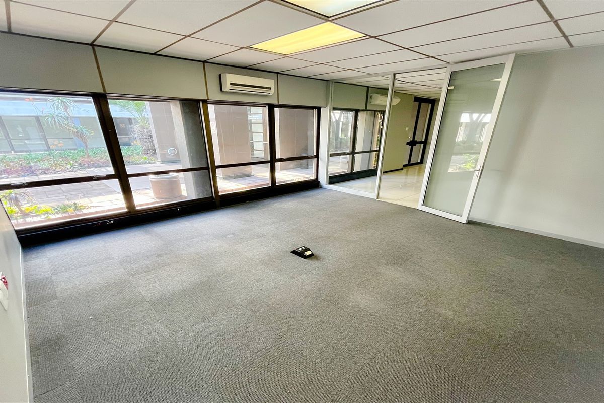 226m2 office space to let in Bedfordview - Photo 3