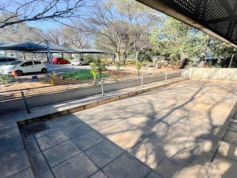 226m2 office space to let in Bedfordview - Photo 5