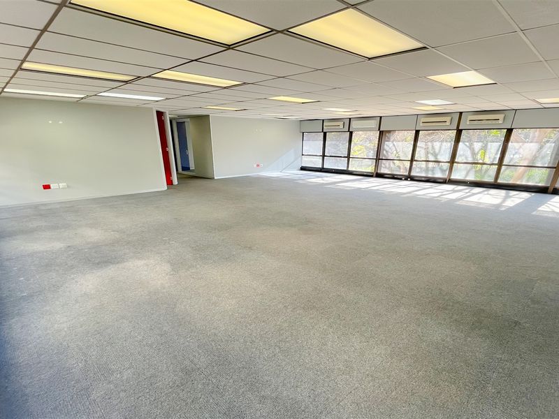 226m2 office space to let in Bedfordview - Photo 2