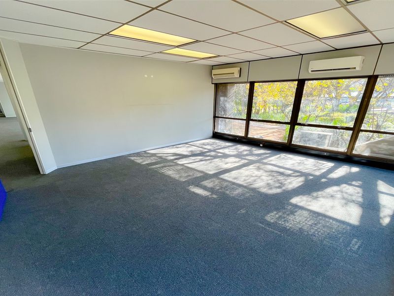 226m2 office space to let in Bedfordview - Photo 4