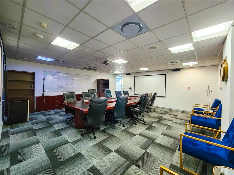 308m2 Office to Let in Design Quarter - Photo 8