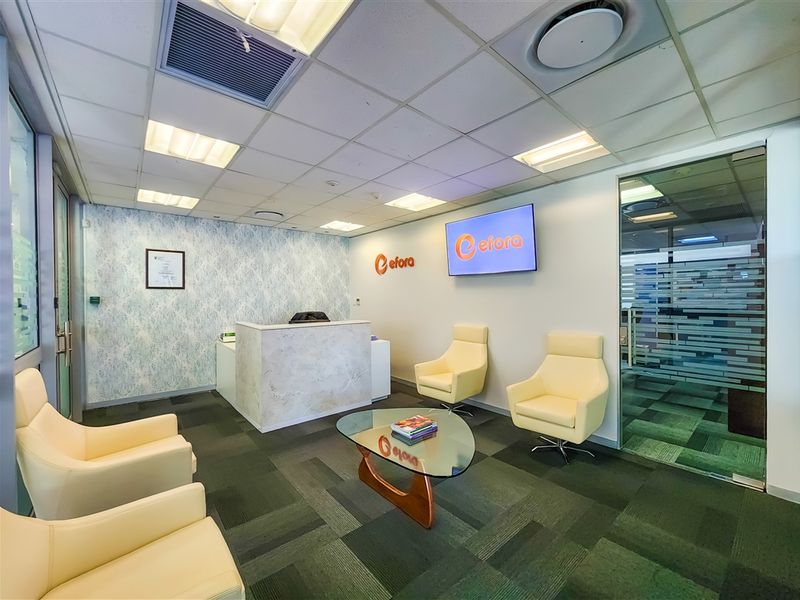 308m2 Office to Let in Design Quarter - Photo 6