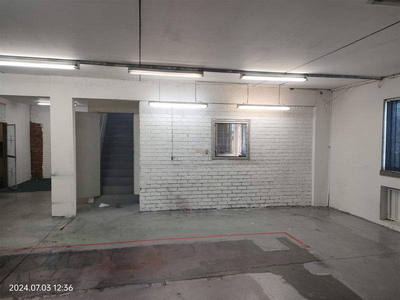 344m2  Warehouse  - TO LEASE in Strijdompark - Photo 8