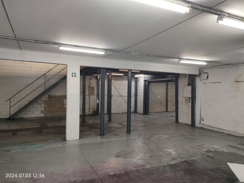 344m2  Warehouse  - TO LEASE in Strijdompark - Photo 3