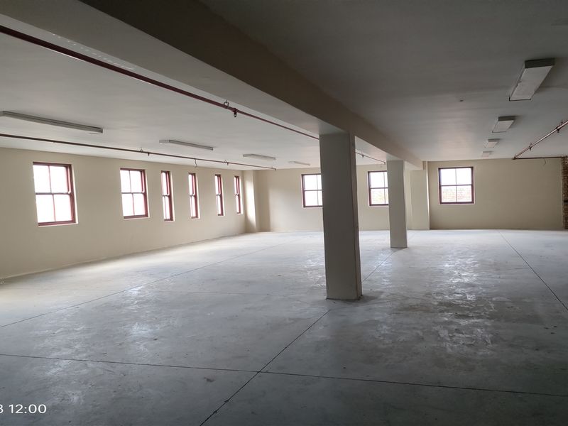 14600m2  Warehouse  - TO LEASE or FOR SALE - Photo 9