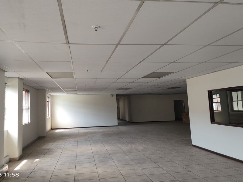 14600m2  Warehouse  - TO LEASE or FOR SALE - Photo 7