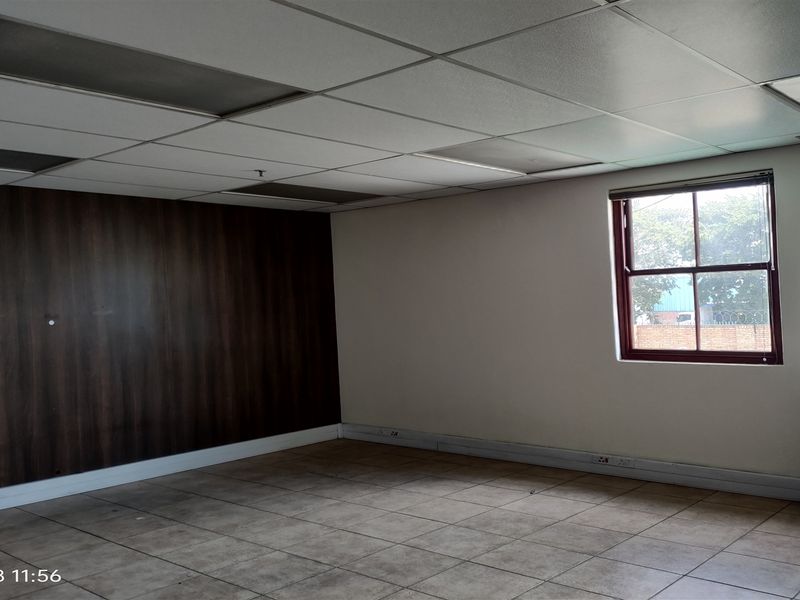 14600m2  Warehouse  - TO LEASE or FOR SALE - Photo 4