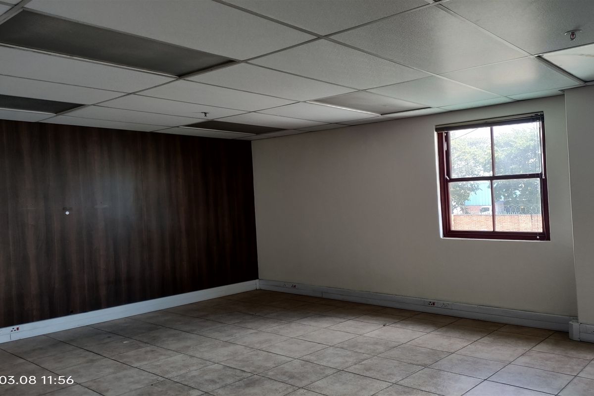 14600m2  Warehouse  - TO LEASE or FOR SALE - Photo 4