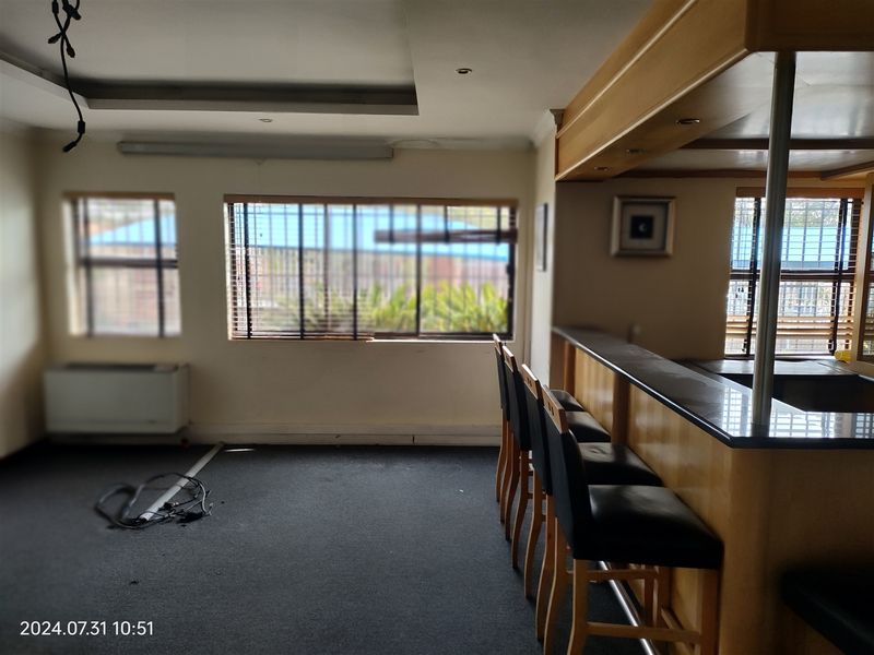 2844m2  Warehouse  - TO LEASE - Photo 9