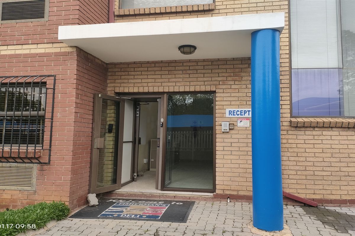 2844m2  Warehouse  - TO LEASE - Photo 3