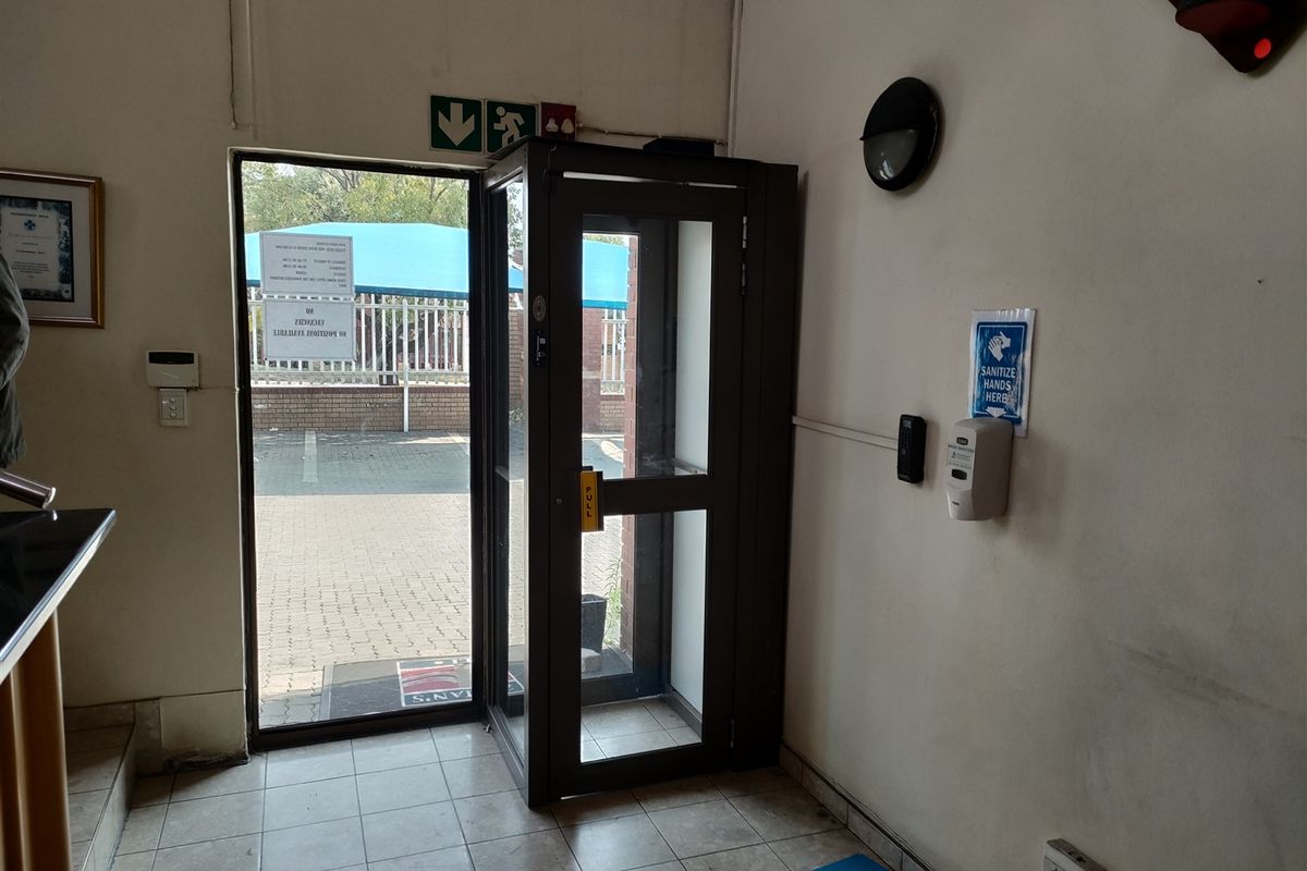 2844m2  Warehouse  - TO LEASE - Photo 4