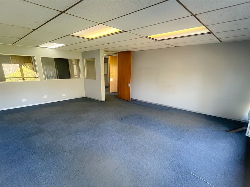 Office to let i - Photo 3