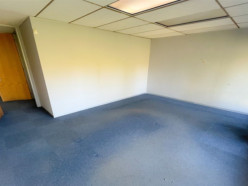 Office to let i - Photo 7