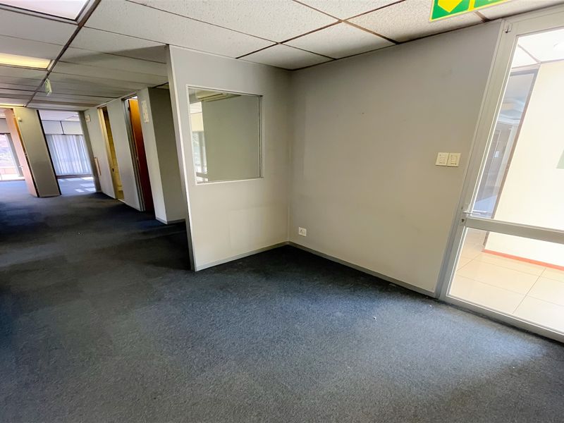 Office to let i - Photo 8